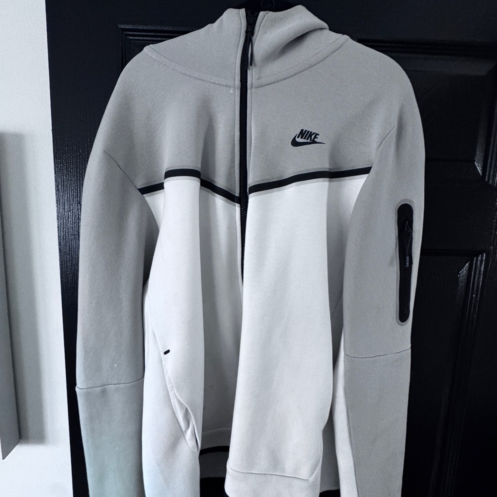 Nike Tech White/Gray